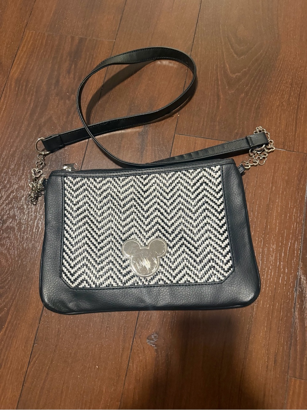 Disneyland Resort Shanghai Exc Mickey Mouse Icon Black White Chevron Woven Purse